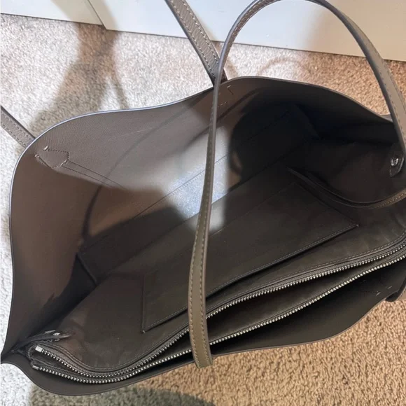 Tory Burch Perry Leather Tote Bag - Picture 6 of 10